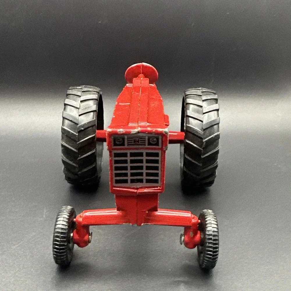 Ertl Red International Harvester IH Tractor Vintage Collectible 5 Inches Long‎